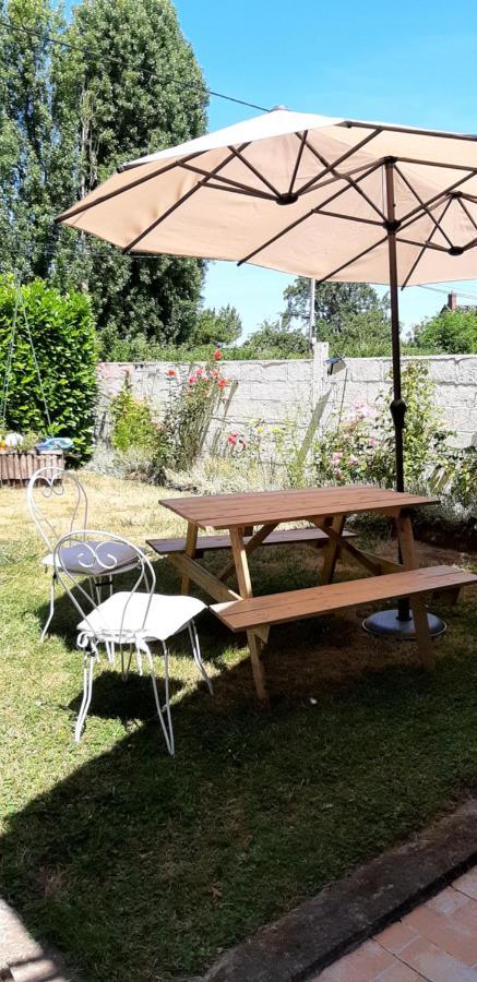 Chez Josie, Gîte et jardin privé, indépendant, calme, parking gratuit, Francheville  Extérieur photo