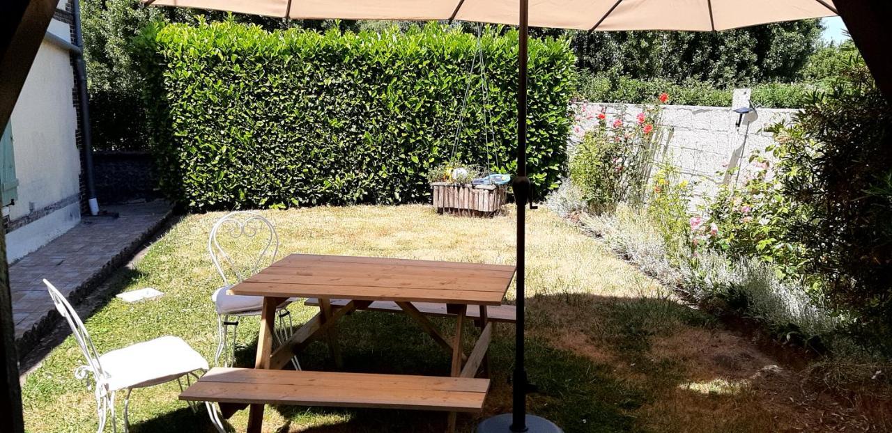 Chez Josie, Gîte et jardin privé, indépendant, calme, parking gratuit, Francheville  Extérieur photo
