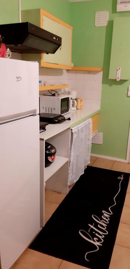 Chez Josie, Gîte et jardin privé, indépendant, calme, parking gratuit, Francheville  Extérieur photo